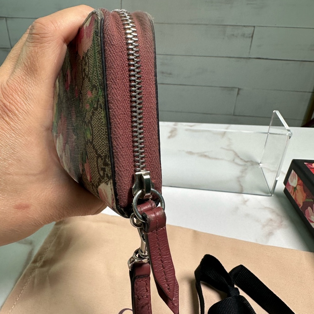 SOLD ❌❌❌ Gucci Bloom Zippy Wallet - Picture 7 of 11